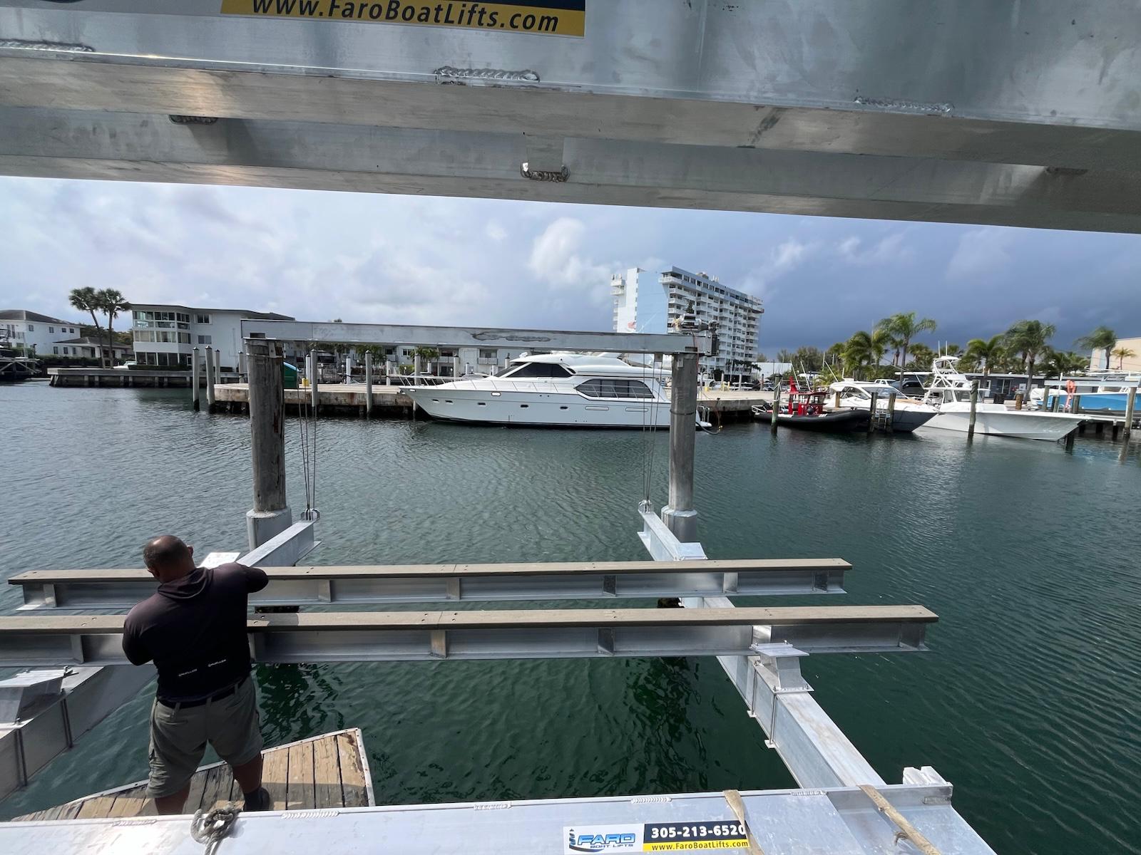 Elevadores de 30,000 libras para embarcaciones grandes en South Florida